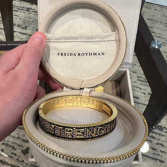 Freida Rothman Strength Bracelet - Picture 3 of 12